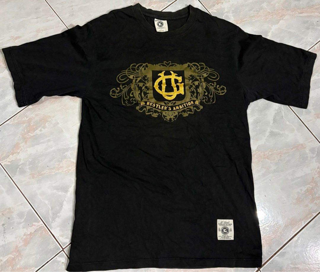 2000’s G-Unit Shirt (Category: Tshirts & Polo Shirts ) located in Lucena. Submitted by ryu625 (Listing ID 1450711768, Image 1). Description: W-21 L-30.5 Issues: Very slight cracking on print Slight tearing on both pits (not hole) DM me for more details 😀 alt, alternative, fashion, g-unit, rap, vintage, Y2K, Y2K clothing.