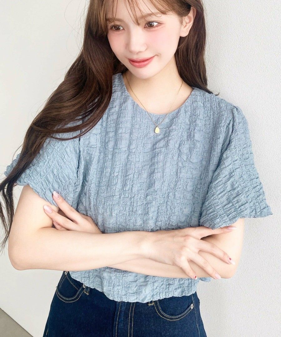 由 ioa0313 (刊登 ID 1450554080，圖片 2) 提交，位於 台中市 (Taichung) 的 日牌 moment 波浪紋短袖蝴蝶結綁帶罩衫上衣 (類別：Ｔ恤)，說明：。