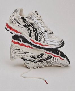 (Category: ) located in . Submitted by hypedxda_sneakers (Listing ID 1450682357, Image 1). Description: .