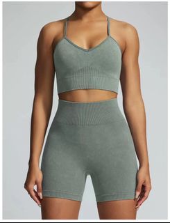 (Category: ) located in . Submitted by prettzbuys (Listing ID 1450628498, Image 1). Description: .
