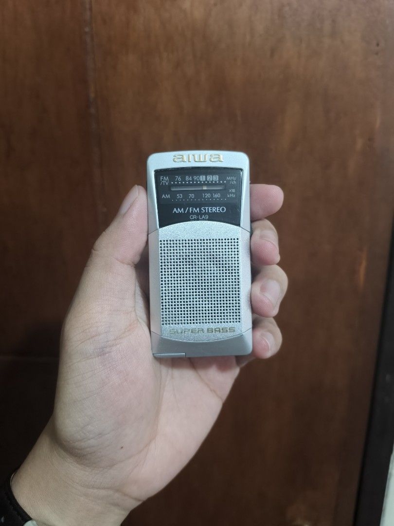 Aiwa mini pocket radio (Category: Portable Audio Accessories) located in Pateros City. Submitted by randomsheesh (Listing ID 1450565419, Image 2). Description: Looking for that classic analog sound or a cool vintage piece para sa collection mo? Check out this rare Aiwa AM/FM Stereo Pocket Radio (Model CR-LA9)! Sobrang compact, lightweight, at grabe ang retro aesthetic. Perfect pakinggan habang nagko-coffee sa umaga, pang-gabi habang nagre-relax, 