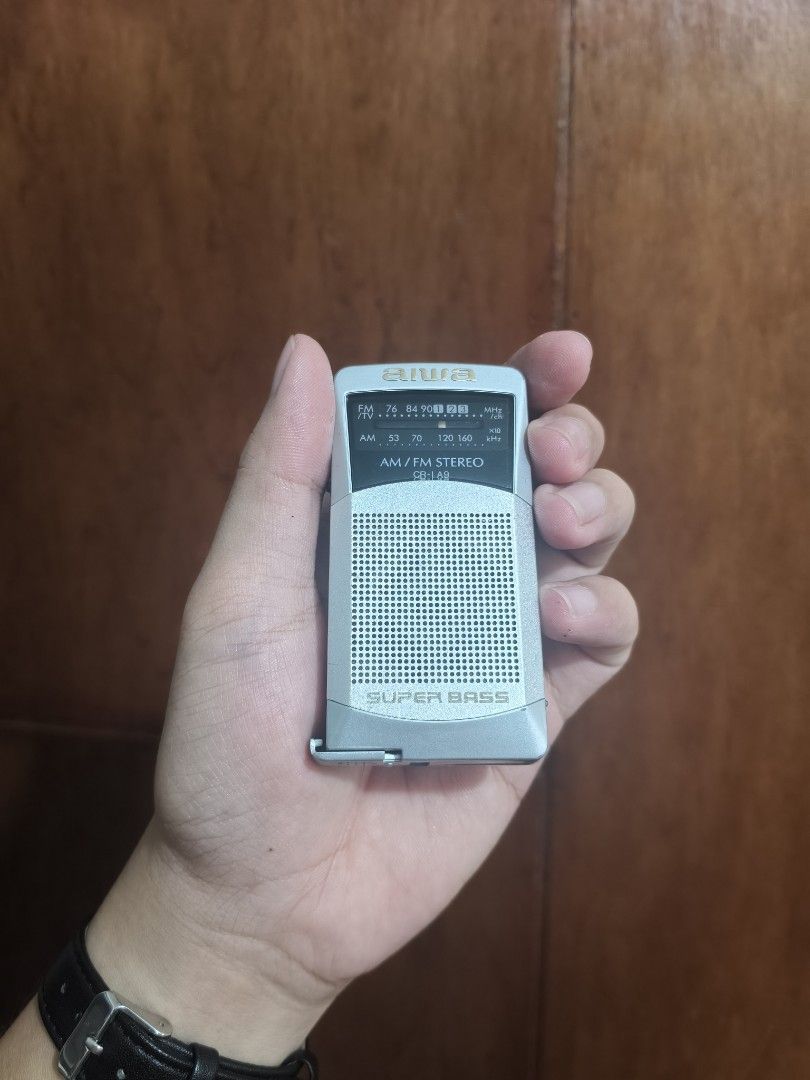 Aiwa mini pocket radio (Category: Portable Audio Accessories) located in Pateros City. Submitted by randomsheesh (Listing ID 1450565419, Image 1). Description: Looking for that classic analog sound or a cool vintage piece para sa collection mo? Check out this rare Aiwa AM/FM Stereo Pocket Radio (Model CR-LA9)! Sobrang compact, lightweight, at grabe ang retro aesthetic. Perfect pakinggan habang nagko-coffee sa umaga, pang-gabi habang nagre-relax, 