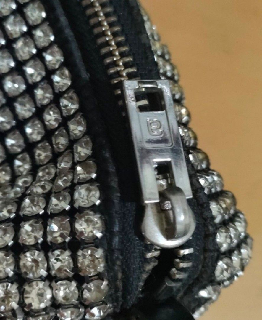 Alexander Wang (Category: Luxury Bags & Wallets) located in Sindangan. Submitted by branden_line (Listing ID 1450647159, Image 3). Description: i found it now take it for free purchase 3k up.