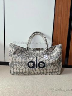 (Category: ) located in . Submitted by fashion.luxe (Listing ID 1450720960, Image 1). Description: .