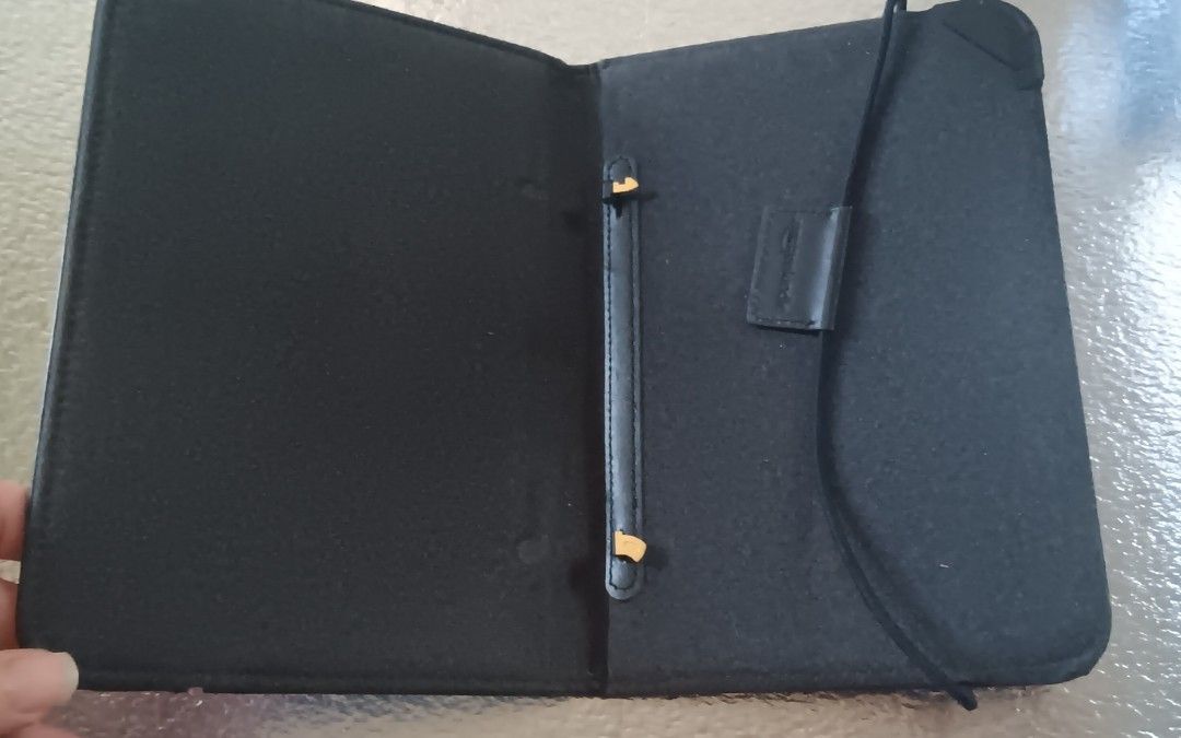 Amazon Kindle case (Category: Laptop Bags & Sleeves) located in Las Pinas. Submitted by 030700 (Listing ID 1450540084, Image 3). Description: .