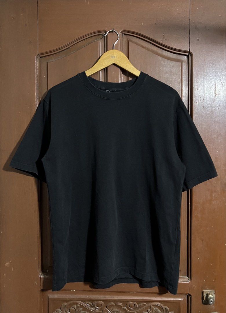 Ami Black Plain Shirt (Category: Luxury Apparel) located in Manila. Submitted by thriftpoint99 (Listing ID 1450717791, Image 1). Description: 21x27.5 Issue cut necktag Excellent condition.