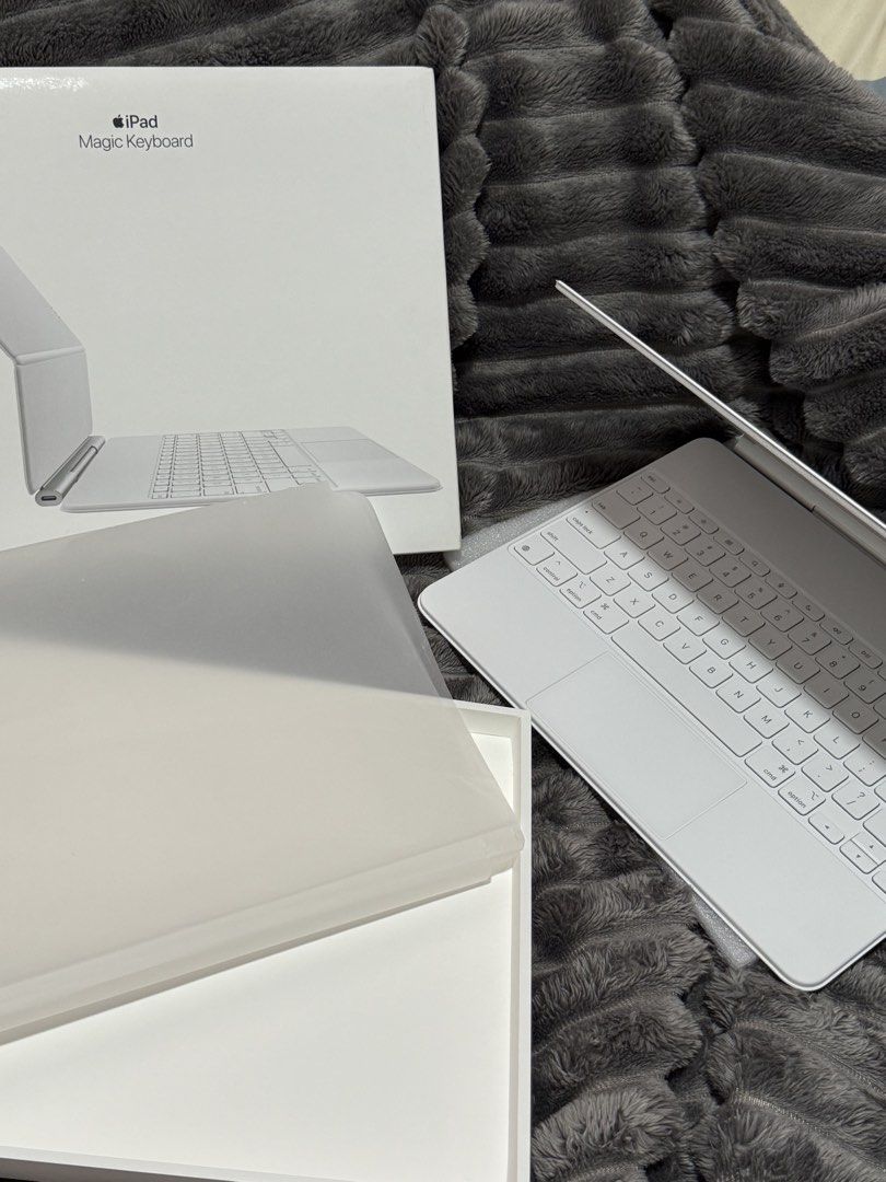 Apple Magic Keyboard for iPad Air White (Category: Computer Keyboard) located in Caloocan City. Submitted by yellowasabi (Listing ID 1450732227, Image 2). Description: Used only once. Complete with box and Apple online receipt. Like new condition. RFS: Switching to the black version. Ideal for the maarte and OC crowd who want their desk setup looking extra sleek. ✨🍎 Selling Price: ₱17,000 (Negotiable) North Caloocan 📍.