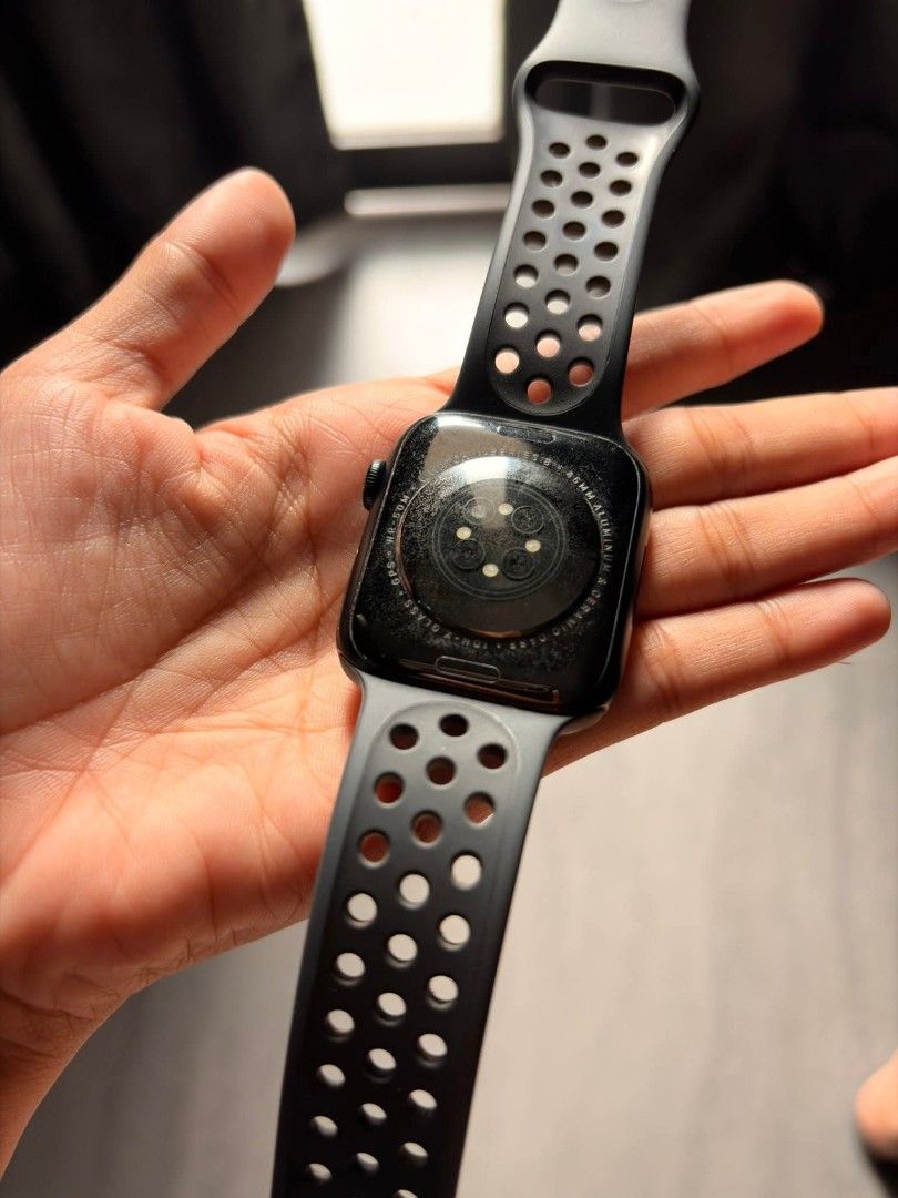 Apple Watch Nike Series 8 GPS 45mm nike edition (Category: Wearables & Smart Watches) located in Putrajaya. Submitted by neo_apple (Listing ID 1450591464, Image 2). Description: - Apple Watch Nike Series 8 - 45mm - black - GPS Model - Nike Sport Band - Excellent working condition selling cheap because of no other accesories and without charger..
