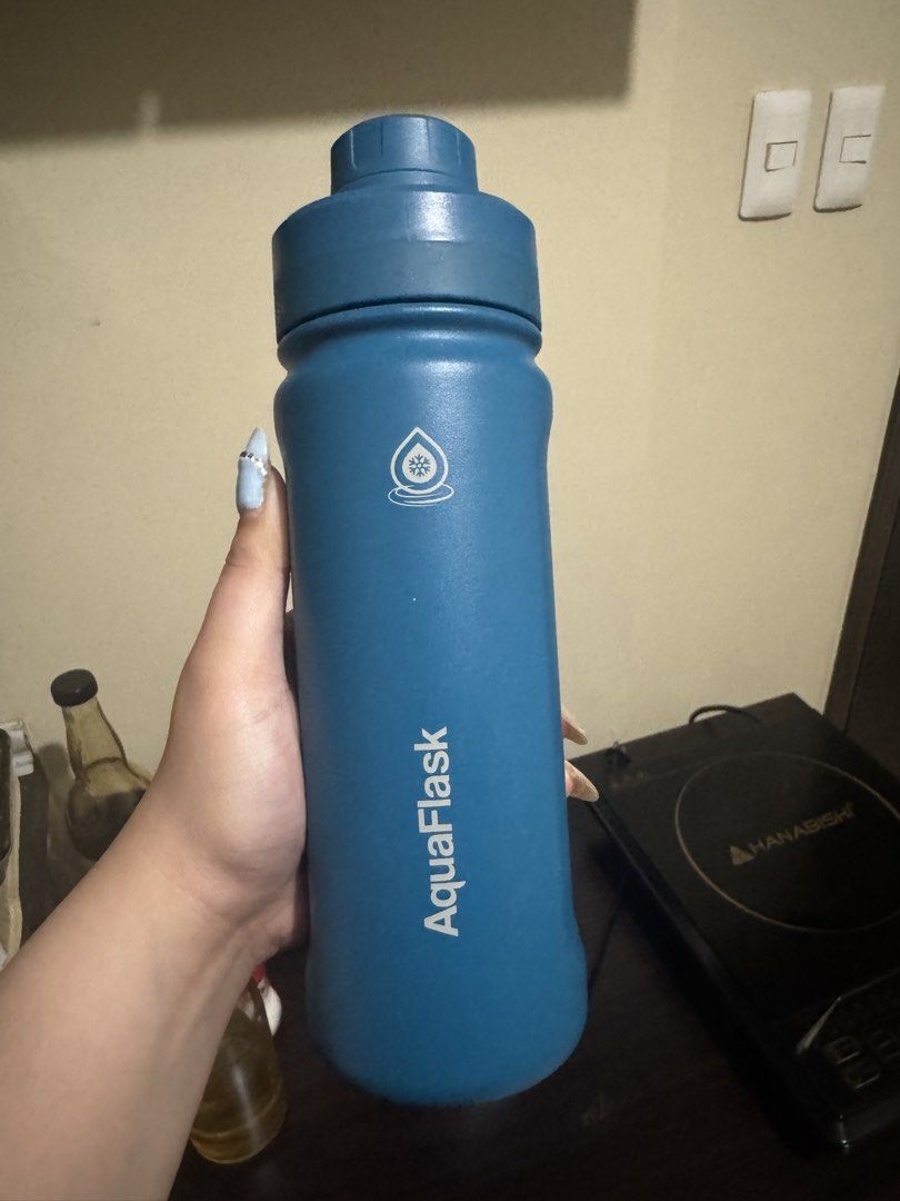 AquaFlask Blue Water Bottle (Category: Water Bottles & Tumblers) located in Pasay City. Submitted by mchntal (Listing ID 1450665707, Image 2). Description: - Blue AquaFlask water bottle - Ideal for staying hydrated on the go - Durable and long-lasting design - Convenient and easy to carry - Perfect for gym, office, or everyday use.