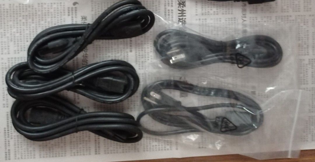 Assorted Power Cables for Electronics (Category: Cables & Adaptors) located in Singapore. Submitted by stonewealth (Listing ID 1450570521, Image 1). Description: - Bundle of 5 US power cables.