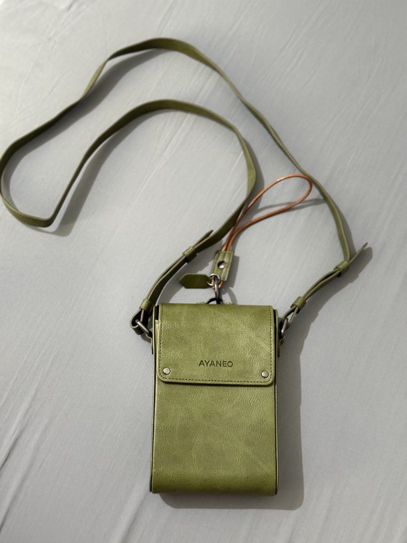 AUTHENTIC AYANEO LEATHER POCKET Moss Green (Category: Cross-body Bags) located in Quezon City. Submitted by hilligna (Listing ID 1450561361, Image 3). Description: Brandnew Bought it in Japan for 8k Selling it for only 1850 only Sobrang gandang bag very safe ang phone and essentials! PM for interested buyer.