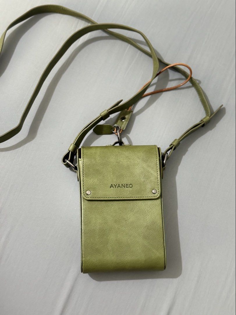 AUTHENTIC AYANEO LEATHER POCKET Moss Green (Category: Cross-body Bags) located in Quezon City. Submitted by hilligna (Listing ID 1450561361, Image 1). Description: Brandnew Bought it in Japan for 8k Selling it for only 1850 only Sobrang gandang bag very safe ang phone and essentials! PM for interested buyer.