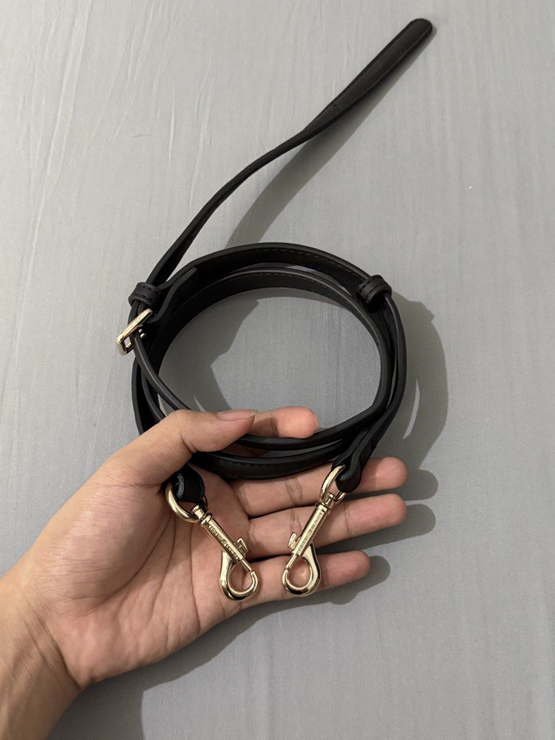 AUTHENTIC BLACK LEATHER TOMMY HILFIGER STRAP (Category: Cross-body Bags) located in Quezon City. Submitted by hilligna (Listing ID 1450563124, Image 2). Description: Selling my leather Tommy Hilfiger Black Strap. Negotiable for sure buyer PM for interested buyer.