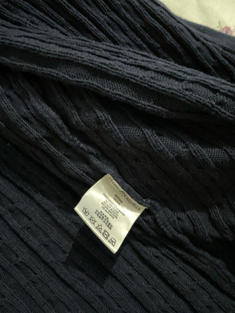 Authentic zoe brandy melville navy knit cardigan cable cotton sweater long sleeves outerwear top (Kategori: Atasan) berada di Jakarta Utara. Dikirim oleh coconutpuffs (ID iklan 1450702372, Gambar 3). Deskripsi: Negotiable for serious buyers A bit too loose for my liking .