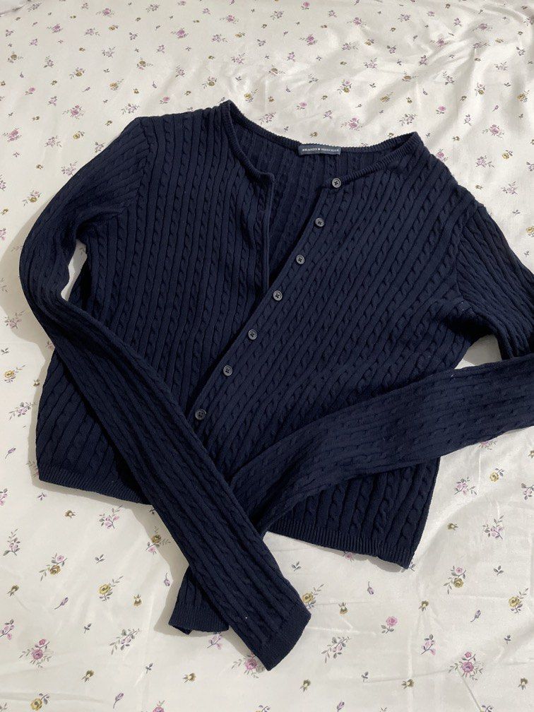 Authentic zoe brandy melville navy knit cardigan cable cotton sweater long sleeves outerwear top (Kategori: Atasan) berada di Jakarta Utara. Dikirim oleh coconutpuffs (ID iklan 1450702372, Gambar 1). Deskripsi: Negotiable for serious buyers A bit too loose for my liking .