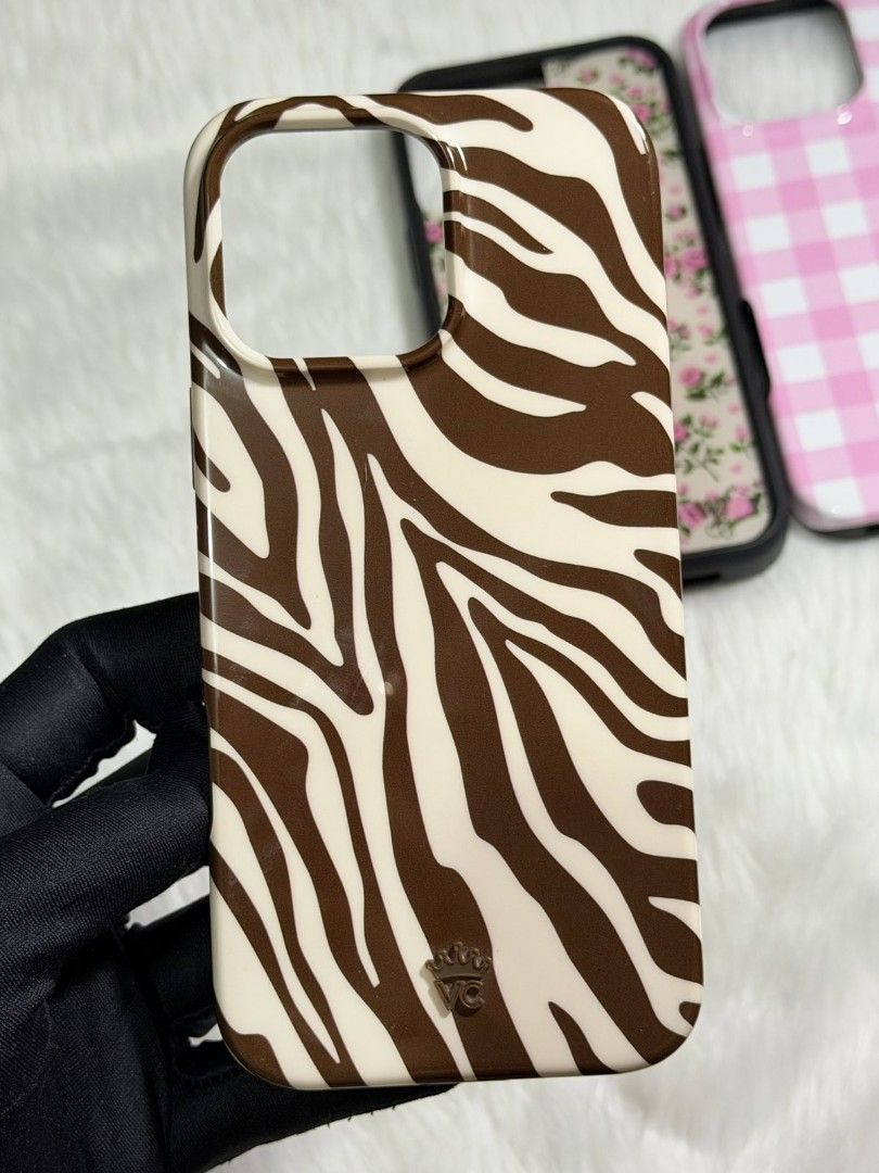 Authentic iPhone 16 Pro Max Case preloved (Category: Cases & Sleeves) located in Quezon City. Submitted by karla30 (Listing ID 1450706702, Image 2). Description: selling my preloved 16 pro max cases di na nagagamit nakatago na lang prices nasa picture na po wala ng box yung iba selling low na lang branded and orig lahat yan hindi po ₱1k take all ha!! 😄 🛵lalamove ready 📍Diliman Quezon City - location.