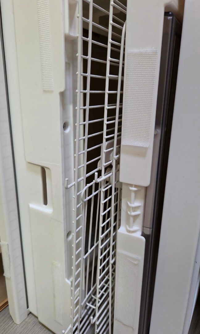B4001鳥籠齊配件 （分類：寵物家品及其他）位於 Hong Kong。 由 kathyysll 提交（商品編號 1450675407，圖片 3）。簡介： 原是和尚用，走失左搵唔返！😣 用左半年8成新，齊配件 尺寸：約 51.3 × 39.5 × 39.5 cm 如購買會送埋手上的玩具，糧，站棒等等。