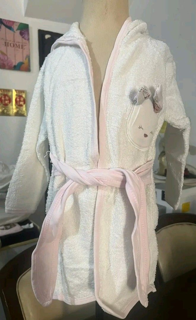 Baby towel (Category: Baby Toiletries & Grooming) located in Manila. Submitted by rubymielbona (Listing ID 1450581098, Image 1). Description: 🛁 Baby Towel Robe 🧸 Keep your little one warm, dry, and extra cute after every bath! 💙 ✨ Fits 1–2 years old ✨ Soft & absorbent ✨ Perfect for bath time, swimming, or everyday use 💥 SALE: ₱90 ONLY! 📍Nangka, Marikina 🚚 J&T | Lalamove available.
