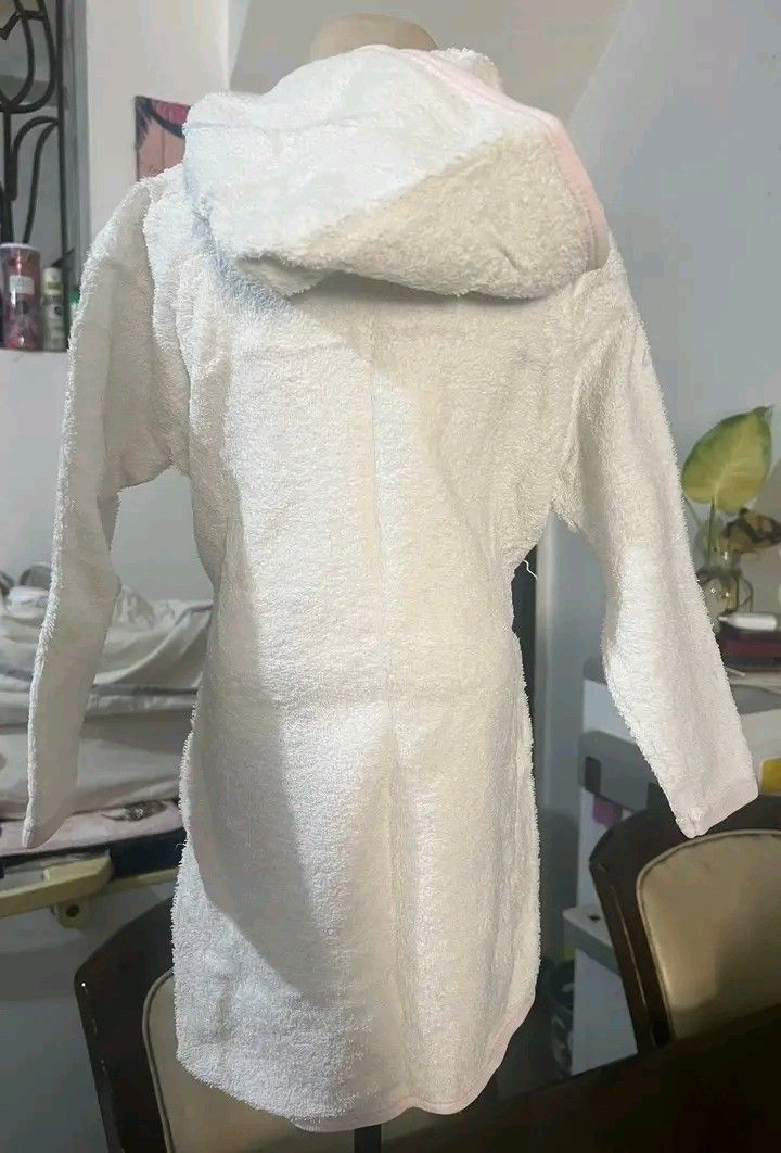 Baby towel (Category: Baby Toiletries & Grooming) located in Manila. Submitted by rubymielbona (Listing ID 1450581098, Image 2). Description: 🛁 Baby Towel Robe 🧸 Keep your little one warm, dry, and extra cute after every bath! 💙 ✨ Fits 1–2 years old ✨ Soft & absorbent ✨ Perfect for bath time, swimming, or everyday use 💥 SALE: ₱90 ONLY! 📍Nangka, Marikina 🚚 J&T | Lalamove available.