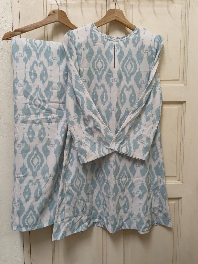 BAJU KURUNG RIZMAN RUZAINI (M) (Category: Baju Kurung & sets) located in Kuala Lumpur. Submitted by zhrzarith (Listing ID 1450667138, Image 1). Description: 🌸Brand: AA 🌸Design: Kurung Masha 🌸Cutting Kurung Pahang 🌸Clear Wardrobe 🌸No Nego, Fixed Price, Exclude pos.