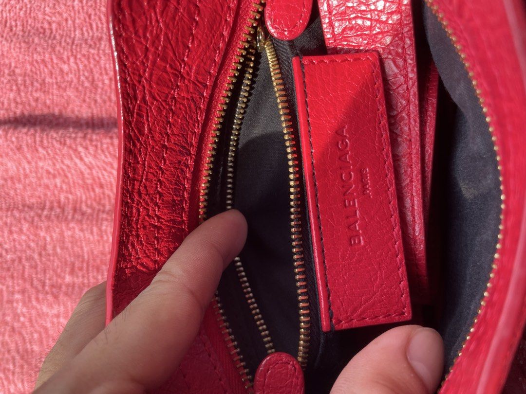 Balenciaga mini city bag (Category: Luxury Bags & Wallets) located in Manila. Submitted by kerikeridulce (Listing ID 1450606558, Image 3). Description: Rank A flaw niya lang is yung sa strap yung bag mismo rank S With mirror and dust bag Self authenticate.