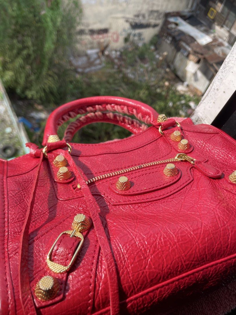 Balenciaga mini city bag (Category: Luxury Bags & Wallets) located in Manila. Submitted by kerikeridulce (Listing ID 1450606558, Image 2). Description: Rank A flaw niya lang is yung sa strap yung bag mismo rank S With mirror and dust bag Self authenticate.