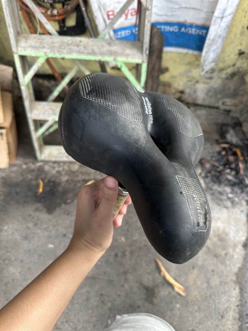 Bicycle Saddle and Seatpost (Category: Bicycles) located in Angono. Submitted by niragii.69 (Listing ID 1450678063, Image 1). Description: - bike saddle - Includes metal seatpost - Seatpost diameter: 27.2mm x 400 - Seatpost has insertion depth and diameter markings - Sold as a set.