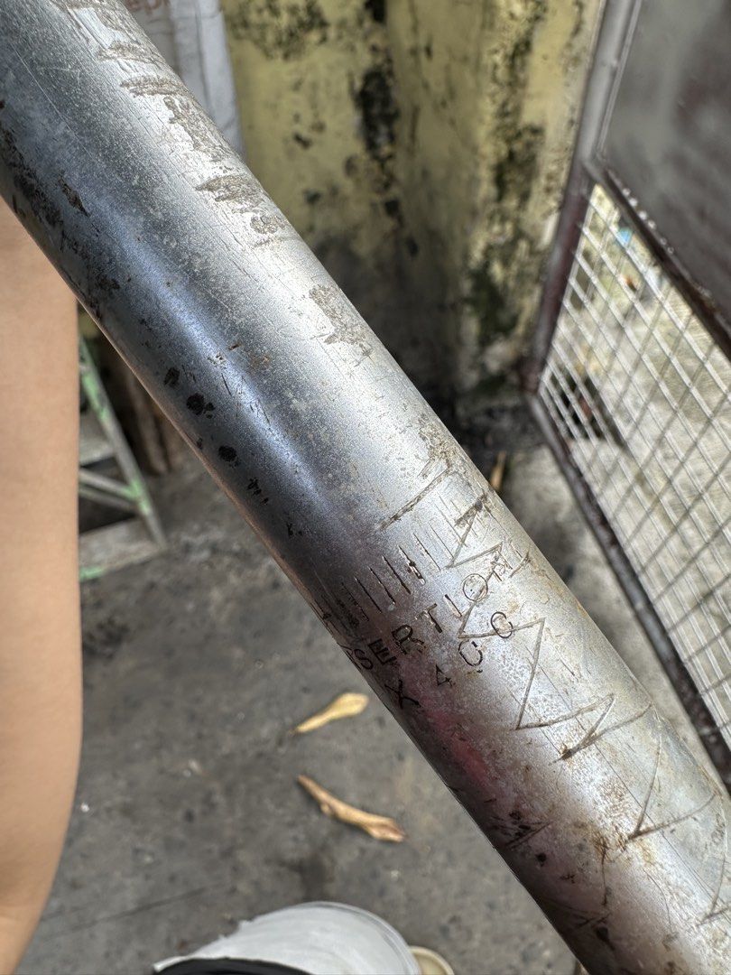 Bicycle Saddle and Seatpost (Category: Bicycles) located in Angono. Submitted by niragii.69 (Listing ID 1450678063, Image 3). Description: - bike saddle - Includes metal seatpost - Seatpost diameter: 27.2mm x 400 - Seatpost has insertion depth and diameter markings - Sold as a set.