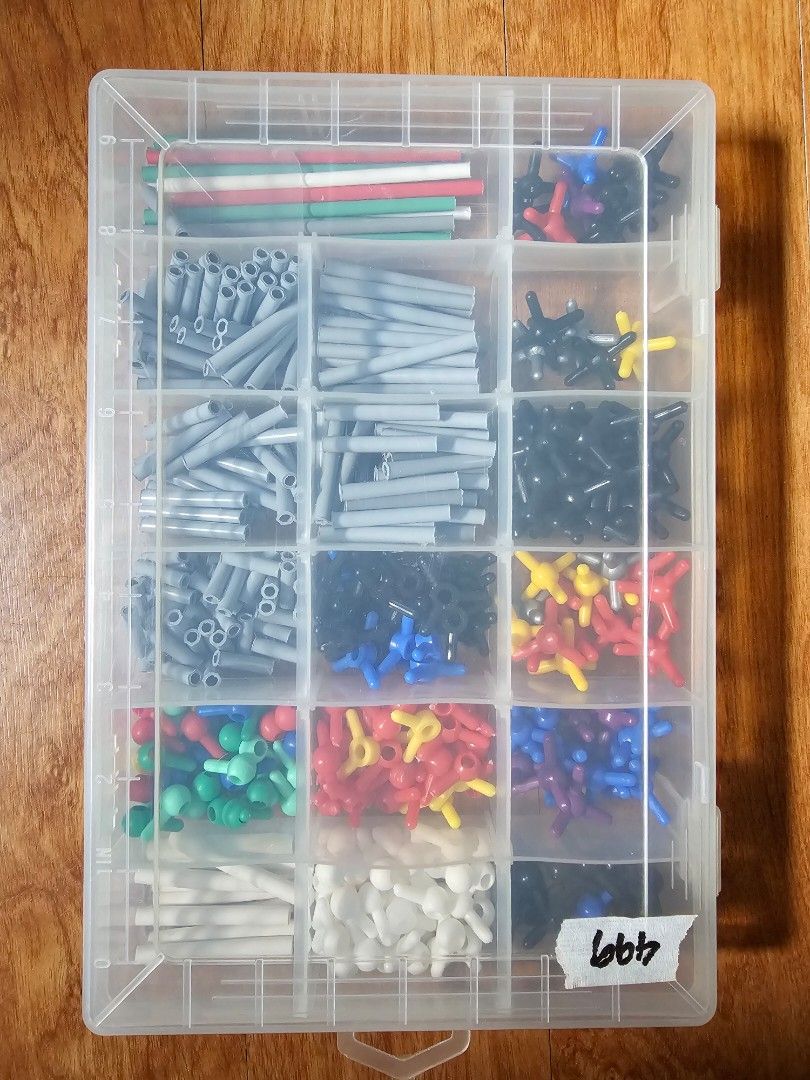 Biochemistry Set - Mega Molecules (Category: Textbooks) located in Quezon City. Submitted by findsbydavie (Listing ID 1450559910, Image 2). Description: - barely used - good for chemistry nerds RFS: gifted, but not interested and not being used.