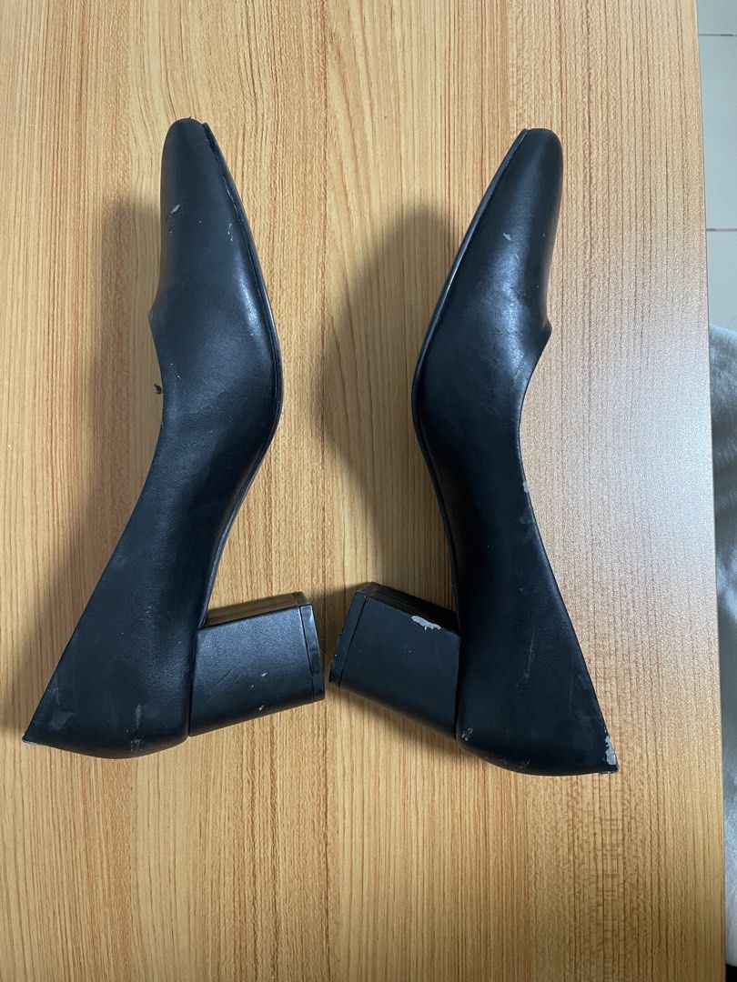 Black Heels Pointed Toe Pumps (Category: Heels) located in Caloocan City. Submitted by ginnypygmypuff (Listing ID 1450672029, Image 3). Description: - Brand: PARISIAN - Style: Black pointed toe block heels - Comfort: Comfortable heel height for daily wear - Versatility: Great for work or casual outings.
