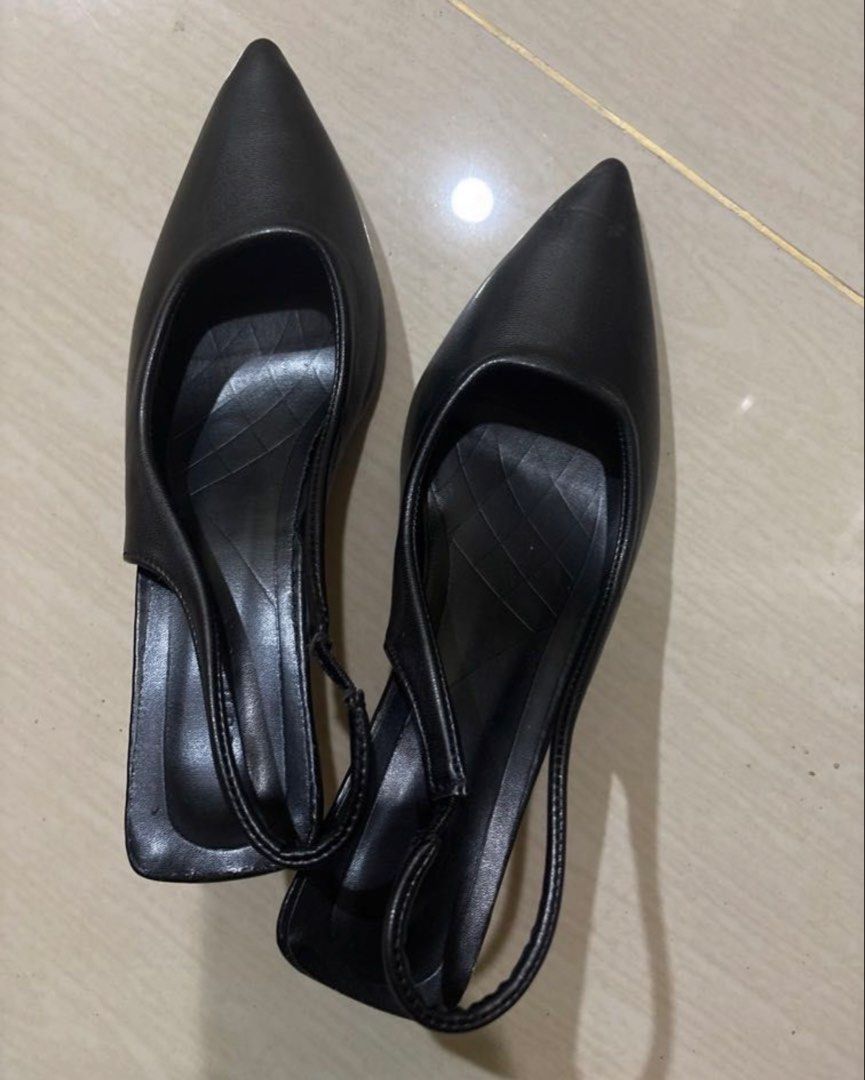 Black Slingback Pointed Toe Heels (Category: Heels) located in Kuala Lumpur. Submitted by irlfairy28804 (Listing ID 1450633908, Image 2). Description: - Classic black slingback heels - Elegant pointed toe design - Comfortable low heel height - Easy slip-on style - Versatile for work and casual outings.