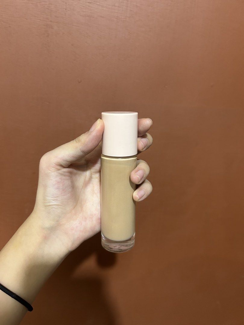 blk cosmetics Radiant Glow Filter Foundation Butterscotch (Category: Makeup) located in Manila. Submitted by keyscaninet (Listing ID 1450713821, Image 3). Description: - blk cosmetics Radiant Glow Filter foundation - Shade: Butterscotch - Features: Waterproof, sweat-resistant - Finish: Natural, glowing - Condition: full - Reason for selling: Not the correct shade.