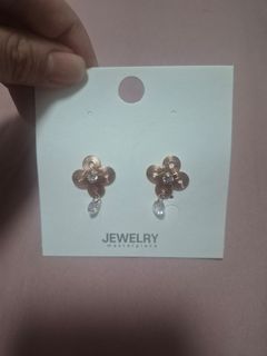 (Category: ) located in . Submitted by chic_runway (Listing ID 1450636475, Image 1). Description: .