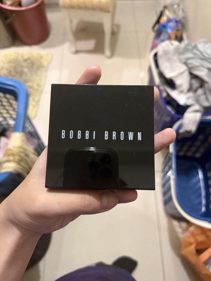 Bobbi Brown Face Powder Compact (Category: Makeup) located in Kuala Lumpur. Submitted by janice_yoong819 (Listing ID 1450535569, Image 1). Description: - Bobbi Brown compact powder - Light, neutral shade - Includes a mirror - Ideal for on-the-go touch-ups - Compact and travel-friendly - Selling because it's not used often.