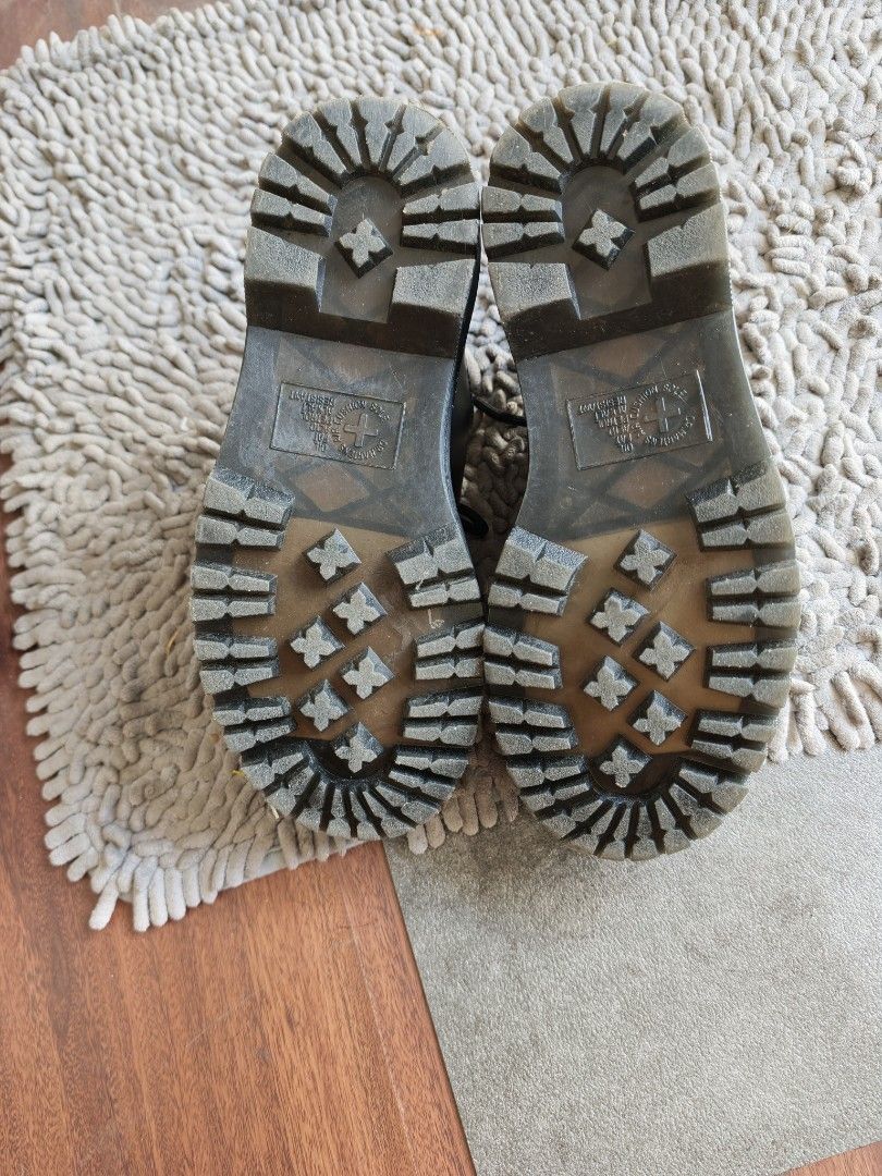 boot (Category: Boots) located in Singapore. Submitted by gohjitchoo (Listing ID 1450574868, Image 3). Description: .