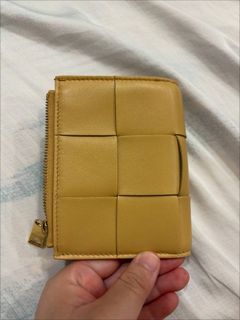 (Category: ) located in . Submitted by secondhand.boutique (Listing ID 1450653424, Image 1). Description: .