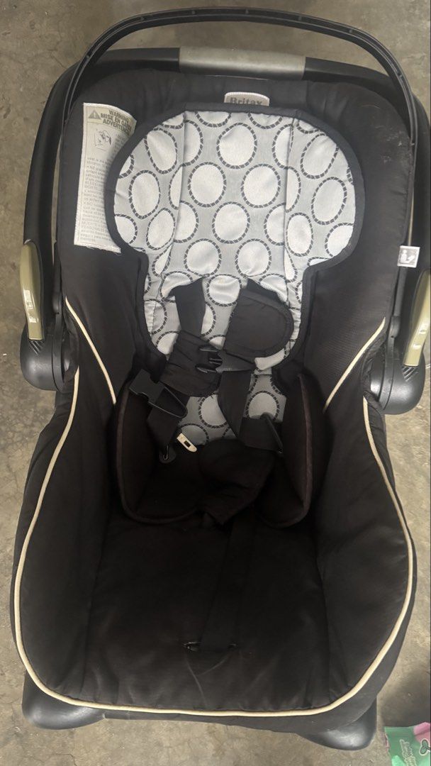 Britax B-Safe Infant Car Seat with Base (Category: Car Seats) located in Marikina City. Submitted by nelcorp (Listing ID 1450542421, Image 1). Description: - Britax B-Safe infant car seat - Color: Black with grey and white patterned insert - Includes car seat base - Secure 5-point harness system - Easy installation - Ideal for newborns and infants.