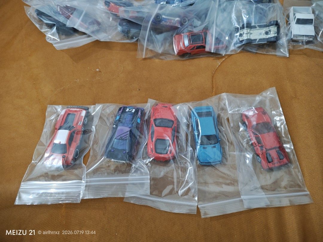 BUNDLE HOTWHEELS (Category: Toys & Games) located in Petaling Jaya. Submitted by airlhrrxz (Listing ID 1450628083, Image 2). Description: bundle hotwheels perfect for race total 22pcs post or pickup putra glass hall only serius buyer only want lock pay depo rm10 first.
