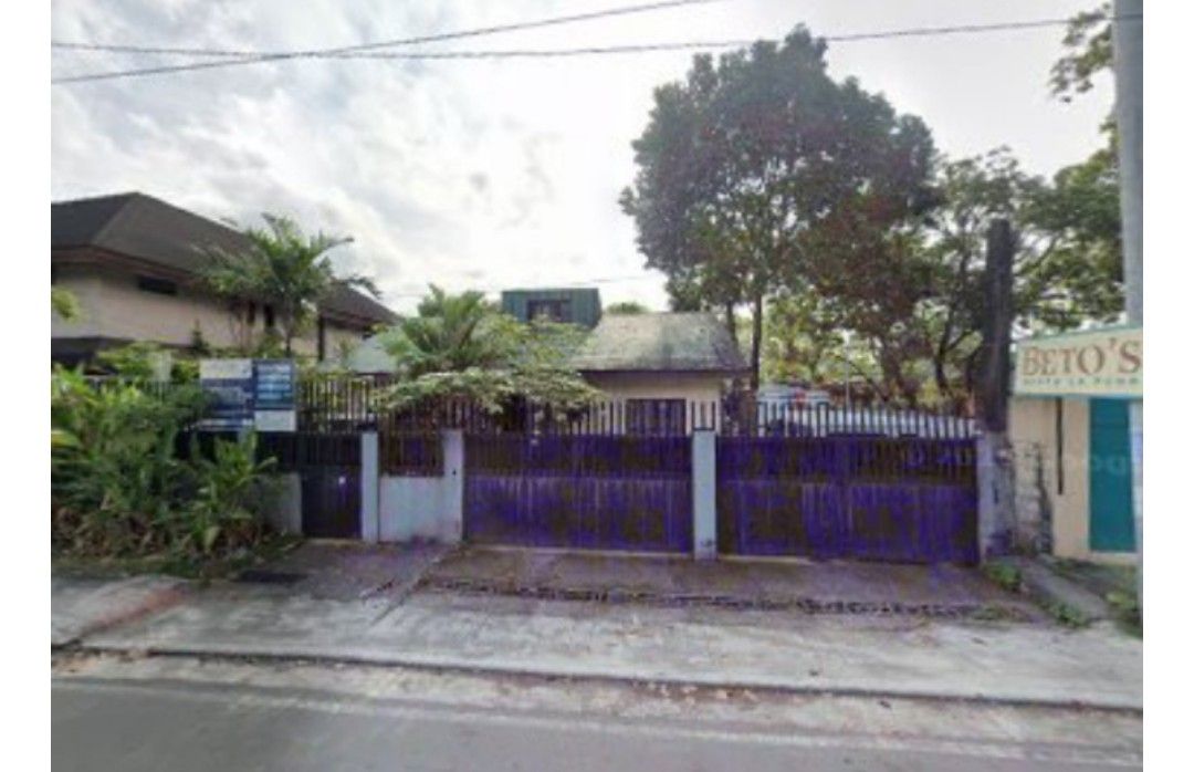 Bungalow Commercial Area FOR LEASE (Category: House & Lot) located in Quezon City. Submitted by joseph_b (Listing ID 1450645253, Image 1). Description: Commercial area in Fairview Bungalow with attic - 424 sq m lot area - 90.5 sq m floor area - 4 rooms with attic - 2 T & B - Wide backyard - 3-car garage *House is ready for occupancy.