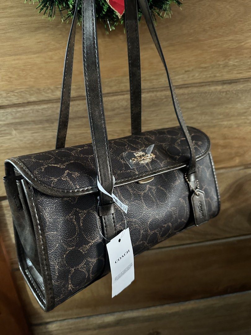 C0 A C H Bridget Flap Shoulder Bag (Category: Shoulder Bags) located in Taguig. Submitted by jddeclutter (Listing ID 1450555289, Image 1). Description: Brand new with dustbag.