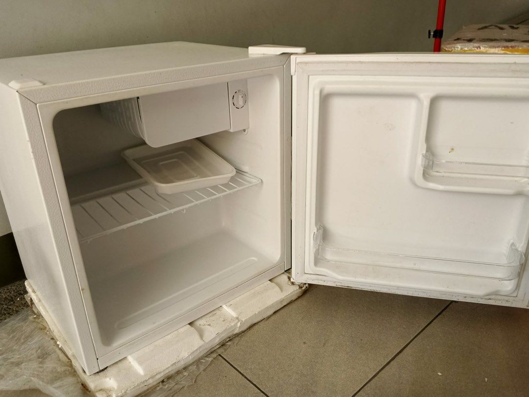 CHiQ 1.8 cu.ft Single Door Mini Refrigerator (Category: Refrigerators and Freezers) located in Mandaluyong City. Submitted by raso_ (Listing ID 1450668943, Image 3). Description: FOR SALE! Price: Php 2500 RFS: Decluttering / Helping a friend Model: CSR02DB Capacity: 1.8 cu.ft Total(L): 46 Freezerl(L): 5 Fridge(L): 41 Structure: Single door Defrost type: Low frost Gross Weight (kg): 15kg Noise: 39db Product Size W×DxH(mm): 474 x 447 x 496 mm.