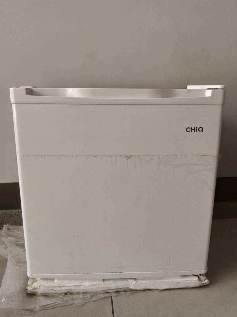 CHiQ 1.8 cu.ft Single Door Mini Refrigerator (Category: Refrigerators and Freezers) located in Mandaluyong City. Submitted by raso_ (Listing ID 1450668943, Image 1). Description: FOR SALE! Price: Php 2500 RFS: Decluttering / Helping a friend Model: CSR02DB Capacity: 1.8 cu.ft Total(L): 46 Freezerl(L): 5 Fridge(L): 41 Structure: Single door Defrost type: Low frost Gross Weight (kg): 15kg Noise: 39db Product Size W×DxH(mm): 474 x 447 x 496 mm.