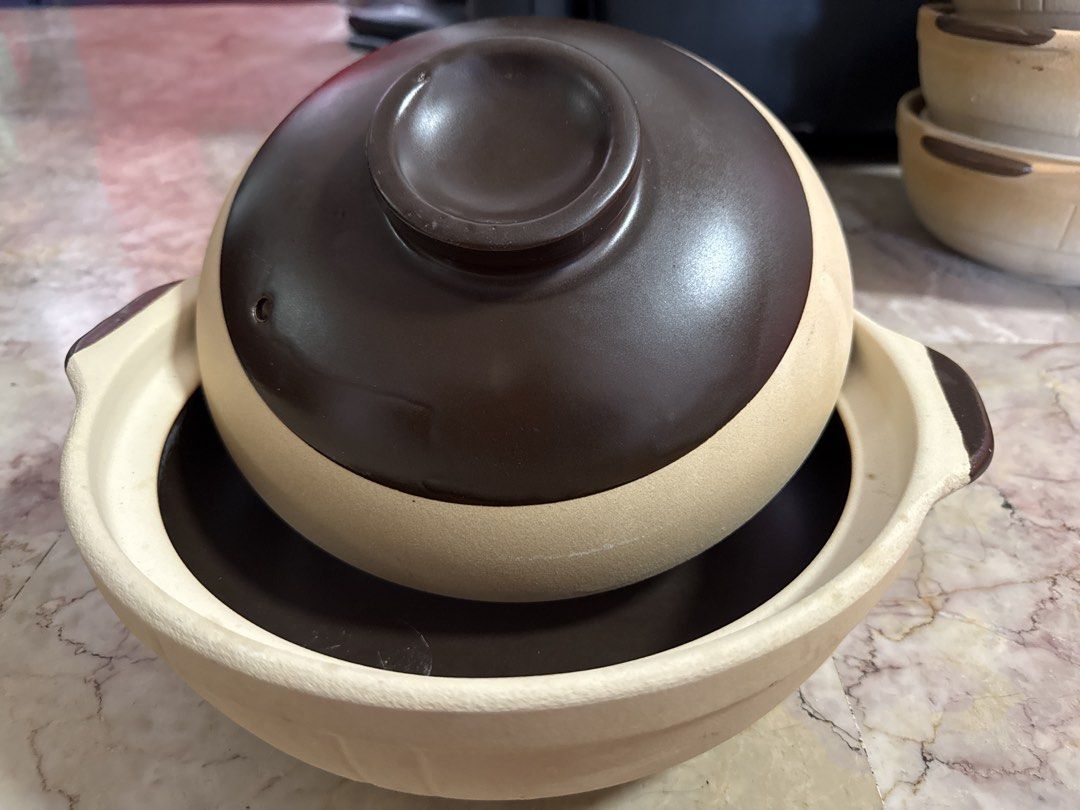 Clay pot with lid513731525241088001