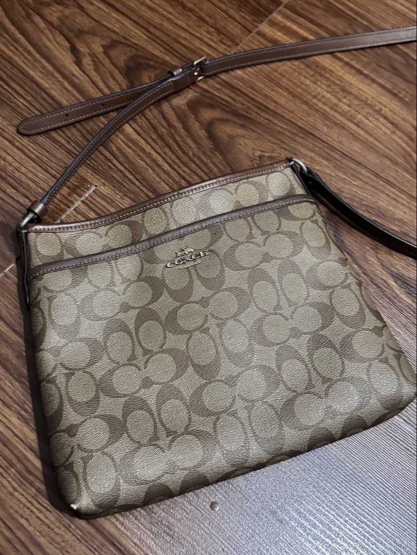 coach canvas cross/file bag (Category: Cross-body Bags) located in Manila. Submitted by ch4eo (Listing ID 1450703301, Image 1). Description: Bought in 2019. Pre-loved with signs of normal use. Clean exterior, no peeling, with minor corner rubbing and scratches on the hardware. Overall still in good condition and perfect for everyday use. Please manage your expectations as this is a pre-loved item. .