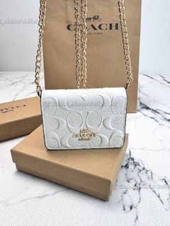 (Category: ) located in . Submitted by fashion.luxe (Listing ID 1450721360, Image 1). Description: .