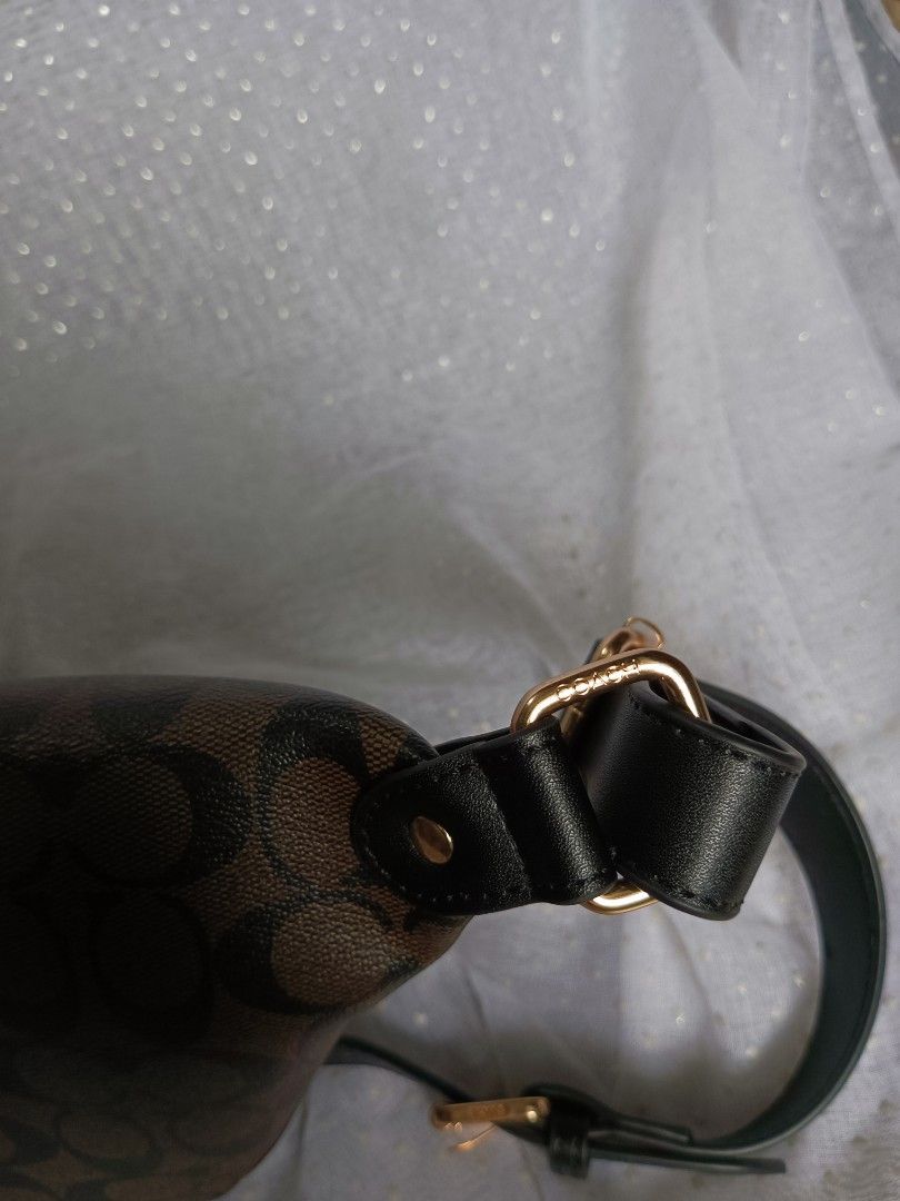 Coach Signature Belt Bag (Category: Shoulder Bags) located in Manila. Submitted by sabrinacalin (Listing ID 1450636812, Image 3). Description: Inclusions: Care/Authenticity Card and Dust Bag can be negotiable Length : 36cm Width : 10cm Height: 18cm Original/Authentic Actual and Detailed Pictures are Posted Pick Up at One Oasis condominium ortigas extension pasig city Or Delivery via Lalamove,Jnt, LBC cod/cop JNT (payment first basis,gcash) THANKY