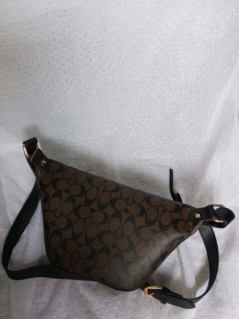 Coach Signature Belt Bag (Category: Shoulder Bags) located in Manila. Submitted by sabrinacalin (Listing ID 1450636812, Image 2). Description: Inclusions: Care/Authenticity Card and Dust Bag can be negotiable Length : 36cm Width : 10cm Height: 18cm Original/Authentic Actual and Detailed Pictures are Posted Pick Up at One Oasis condominium ortigas extension pasig city Or Delivery via Lalamove,Jnt, LBC cod/cop JNT (payment first basis,gcash) THANKY