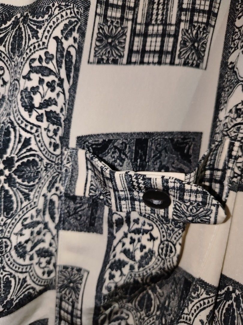 Cream & Black Patchwork Print Button-Up Shirt (Category: Shirts) located in Las Pinas. Submitted by aboutthere (Listing ID 1450639119, Image 3). Description: 📍 Las Piñas City RFS: Need funds Condition: Like New Details: - Cream colored shirt - Black patchwork print - Long sleeves with button cuffs - Button-up front - Relaxed fit - Great for layering or wearing on its own - Unique pattern - Good for casual wear Price is negotiable. 💸 MOP: GCash,
