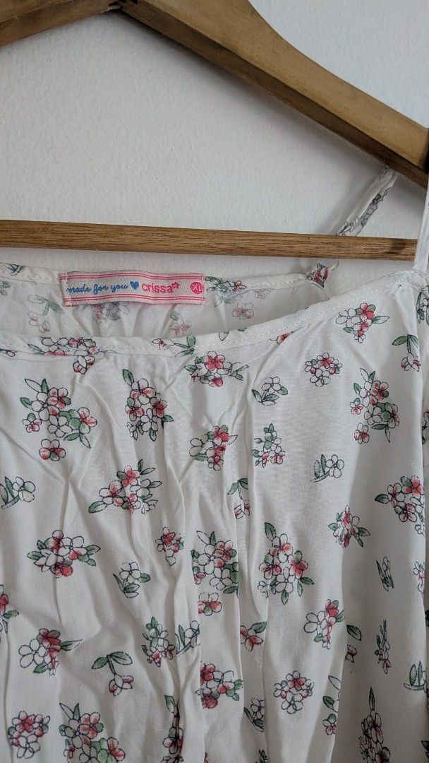 Crissa White Floral Off Shoulder Ruffle Top (Category: Blouses) located in Quezon City. Submitted by maff_mallow (Listing ID 1450542156, Image 3). Description: ✅Size: XL in brand, but can fit small to medium ✅Condition: no issue ✅ Length: 13 in, sleeves: 10 in ✅Cute white top with a lovely floral print. ✅Features a stylish cold shoulder design with delicate ruffles. ✅Fabric: Cotton & Polyester.