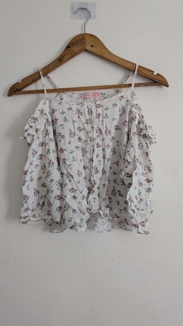 Crissa White Floral Off Shoulder Ruffle Top (Category: Blouses) located in Quezon City. Submitted by maff_mallow (Listing ID 1450542156, Image 1). Description: ✅Size: XL in brand, but can fit small to medium ✅Condition: no issue ✅ Length: 13 in, sleeves: 10 in ✅Cute white top with a lovely floral print. ✅Features a stylish cold shoulder design with delicate ruffles. ✅Fabric: Cotton & Polyester.